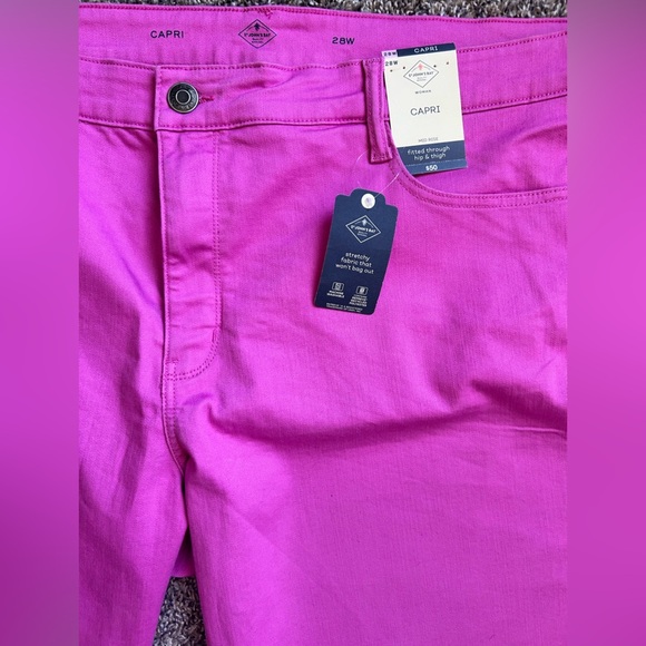 St. John’s Bay NWT Bubble Gum Pink Mid-Rise Plus size Capris 28W - Picture 2 of 9